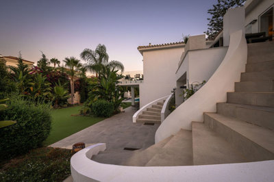 10-bb915d1cb19341576dcdc994b81ab9c5