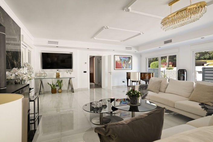 Image No.18-10 Bed Villa for sale