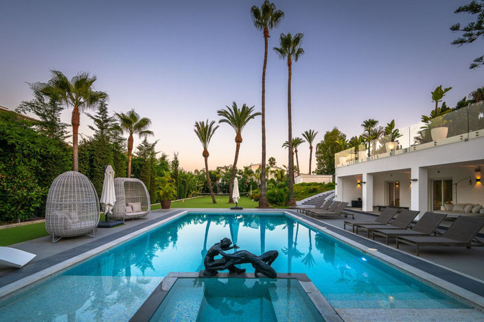 Image No.3-Villa de 10 chambres à vendre à Estepona