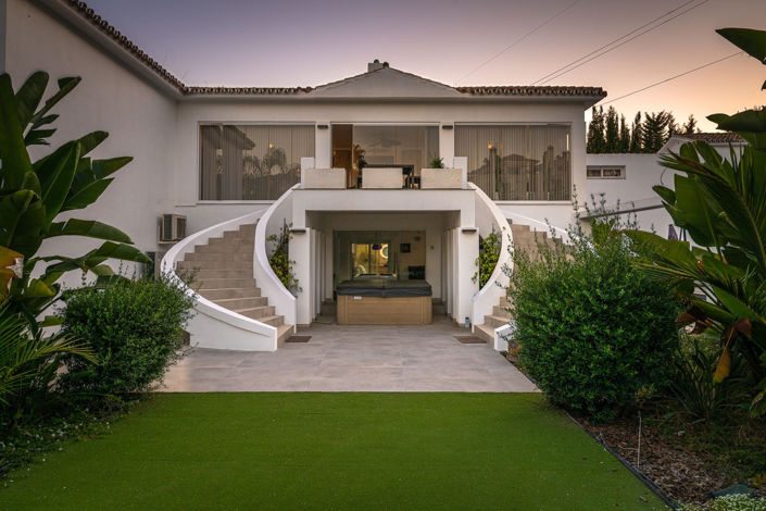 Image No.4-10 Bed Villa for sale