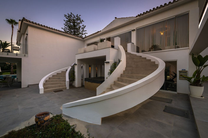 Image No.8-10 Bed Villa for sale