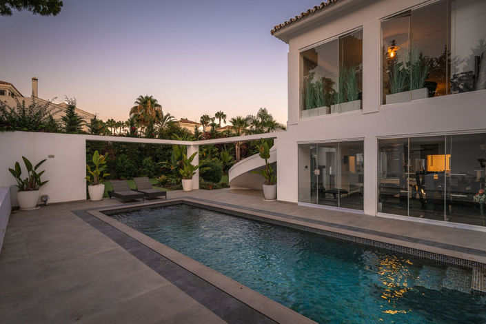 Image No.9-10 Bed Villa for sale