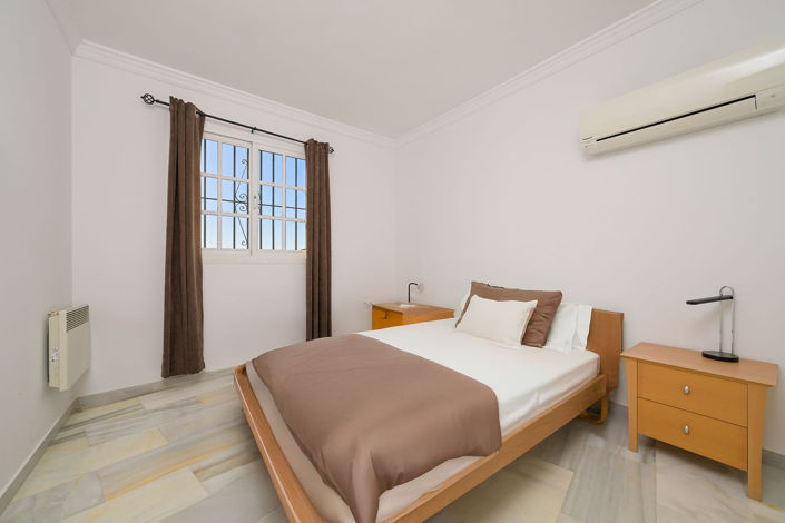 Image No.11-5 Bed Townhouse for sale