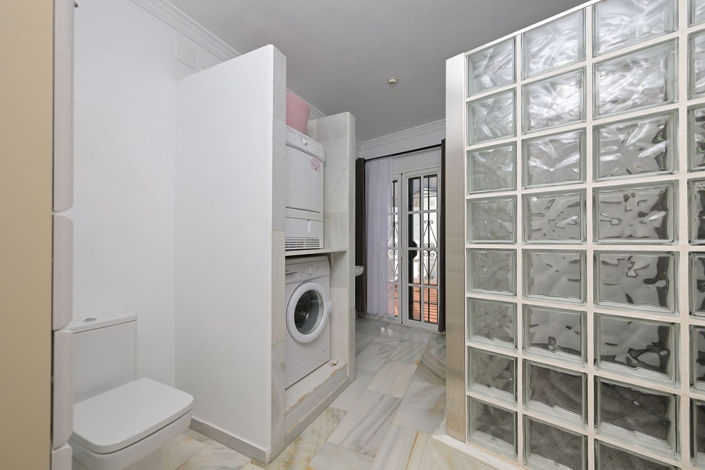 Image No.12-5 Bed Townhouse for sale