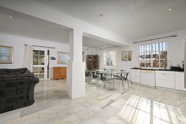 Image No.13-5 Bed Townhouse for sale