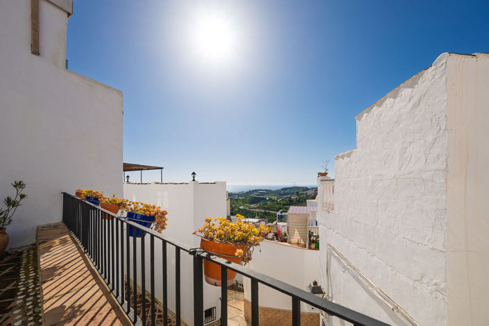 Image No.14-5 Bed Townhouse for sale