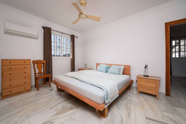 Image No.18-5 Bed Townhouse for sale