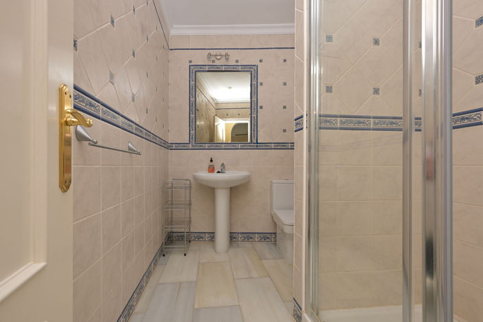 Image No.20-5 Bed Townhouse for sale