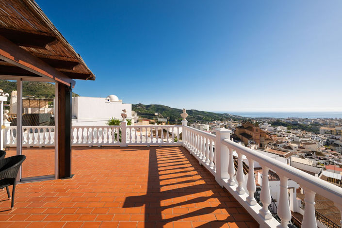 Image No.20-5 Bed Townhouse for sale