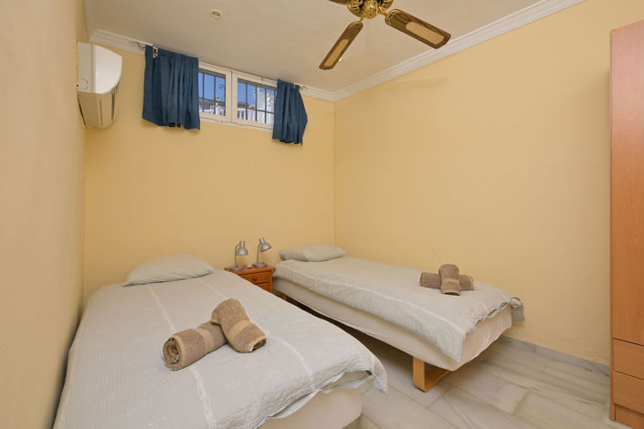 Image No.21-5 Bed Townhouse for sale