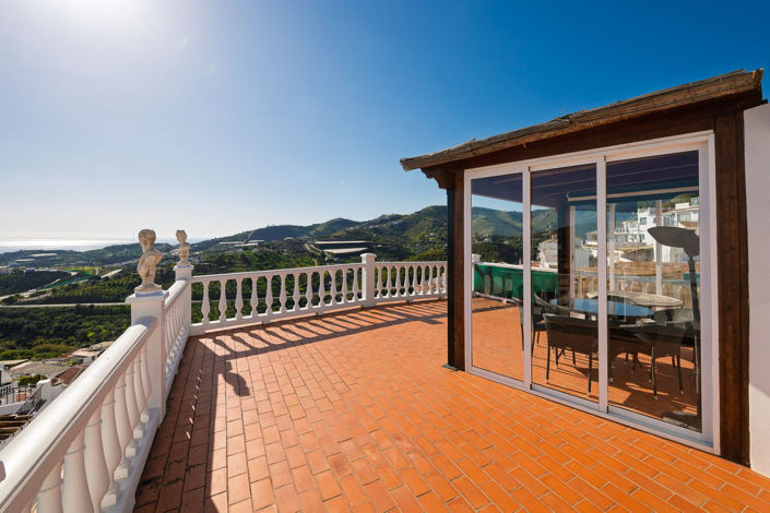 Image No.23-5 Bed Townhouse for sale