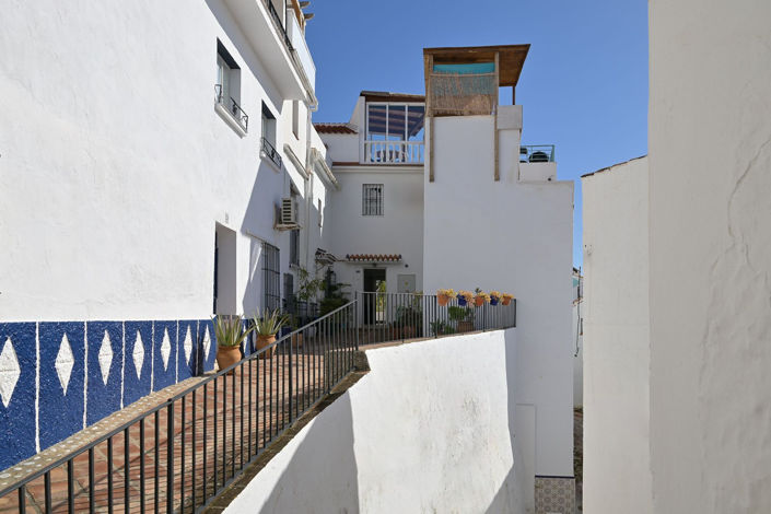 Image No.25-5 Bed Townhouse for sale
