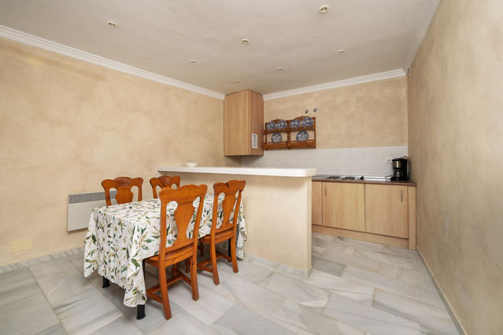 Image No.28-5 Bed Townhouse for sale