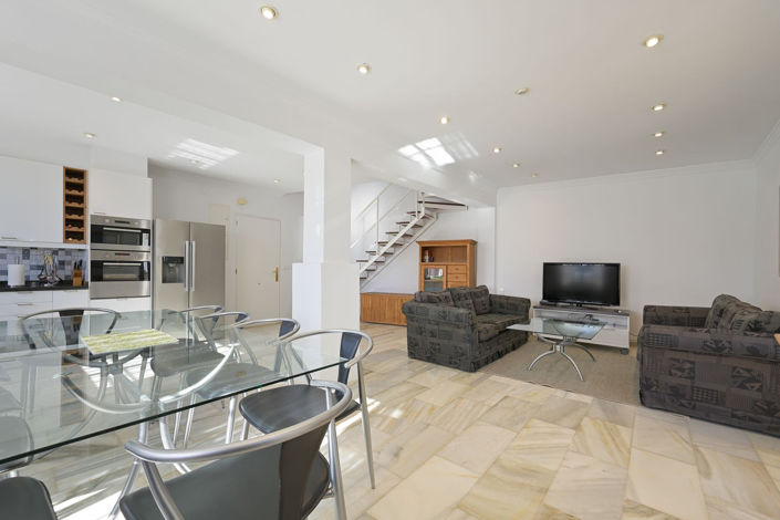 Image No.8-5 Bed Townhouse for sale