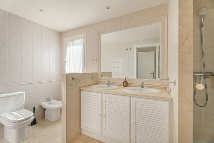 Image No.28-3 Bed Apartment for sale