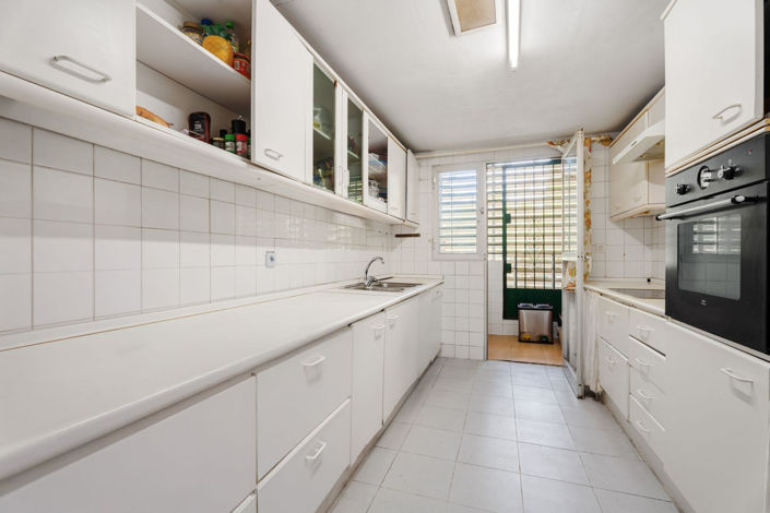 Image No.15-4 Bed Apartment for sale