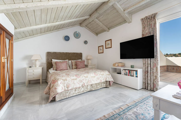 Image No.25-3 Bed Apartment for sale