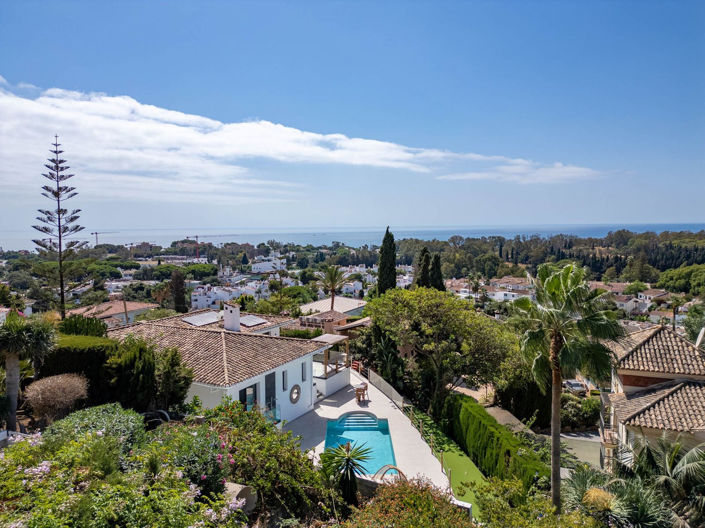 Image No.1-Villa de 4 chambres à vendre à Elviria