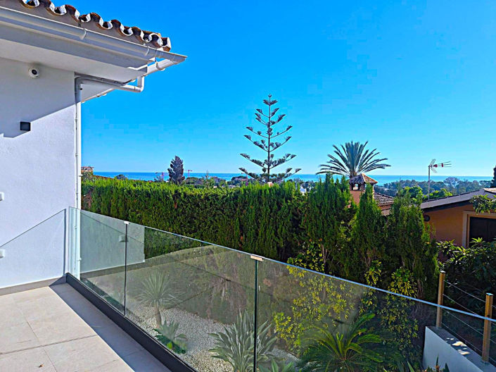 Image No.3-Villa de 4 chambres à vendre à Elviria