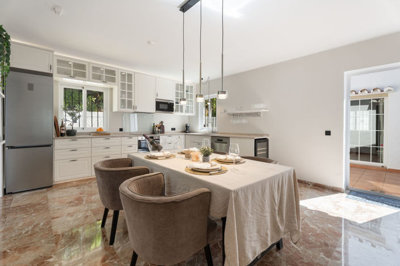 12-53013098fcab6c38b1379cd33298e050