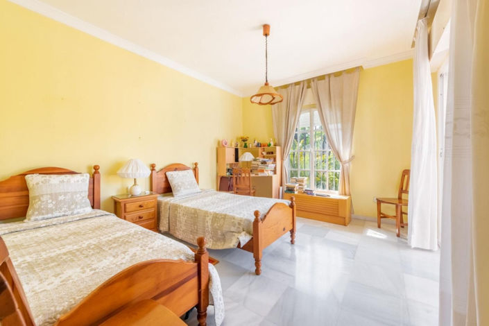 Image No.12-8 Bed Villa for sale