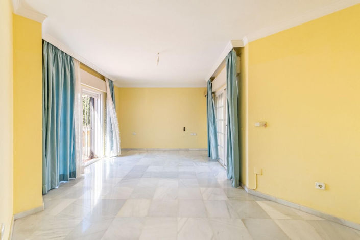 Image No.7-8 Bed Villa for sale