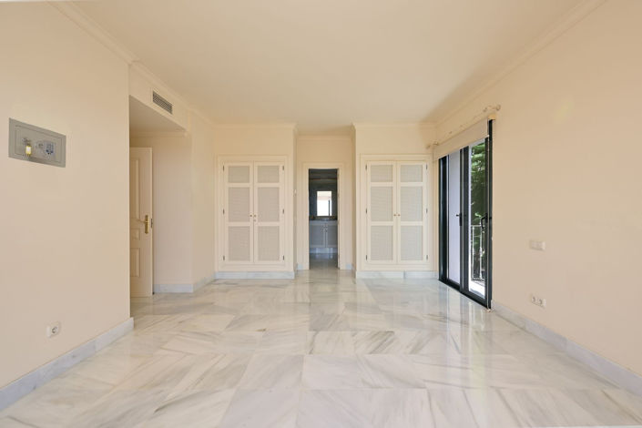 Image No.22-3 Bed Apartment for sale