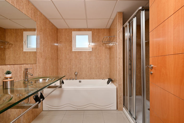 Image No.30-3 Bed Townhouse for sale