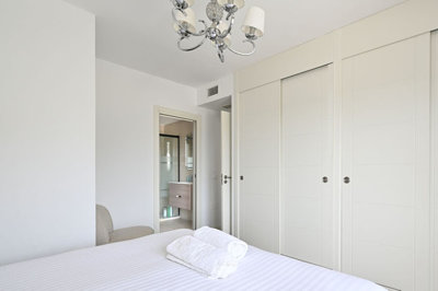 10-bb915d1cb19341576dcdc994b81ab9c5