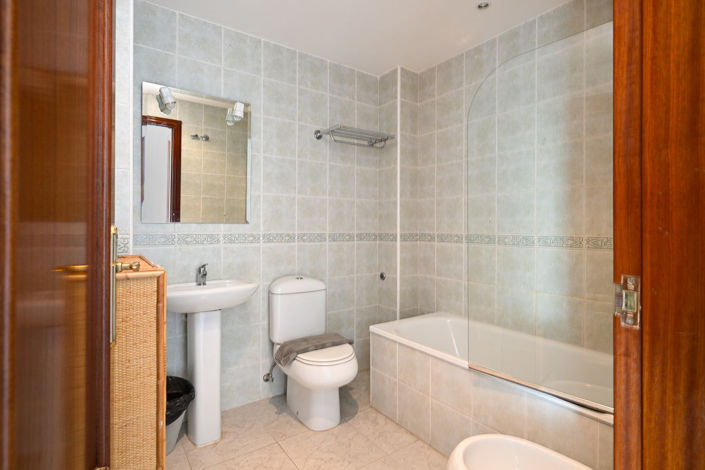 Image No.26-4 Bed Townhouse for sale