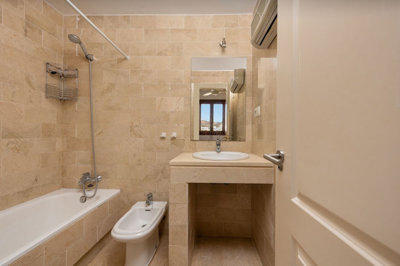 12-53013098fcab6c38b1379cd33298e050