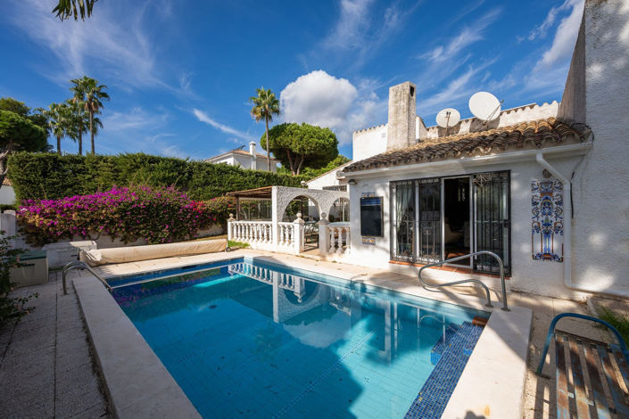 Image No.1-3 Bed Villa for sale