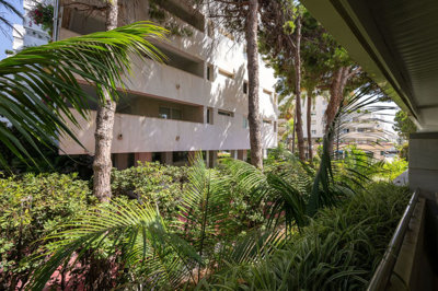 10-bb915d1cb19341576dcdc994b81ab9c5