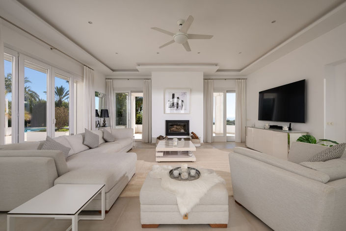 Image No.10-9 Bed Villa for sale