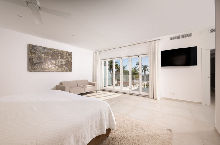 Image No.12-9 Bed Villa for sale