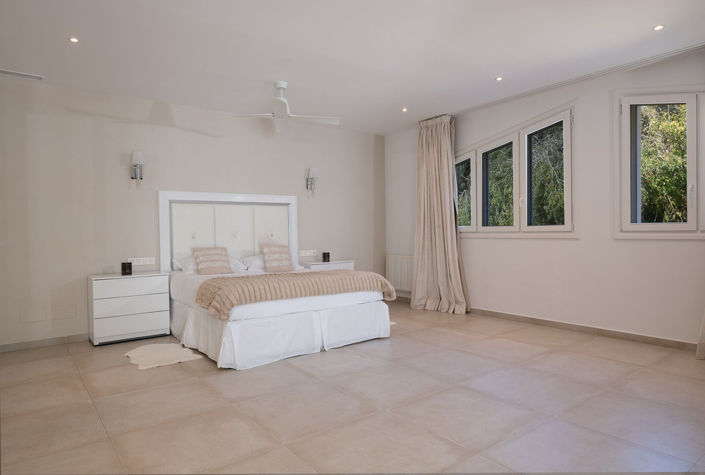 Image No.15-9 Bed Villa for sale