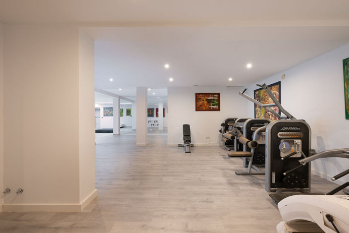 Image No.17-9 Bed Villa for sale