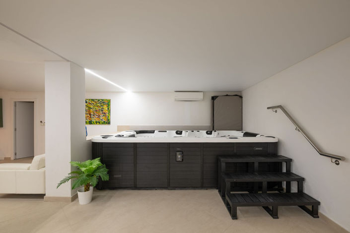 Image No.20-9 Bed Villa for sale