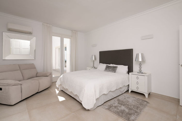 Image No.6-9 Bed Villa for sale