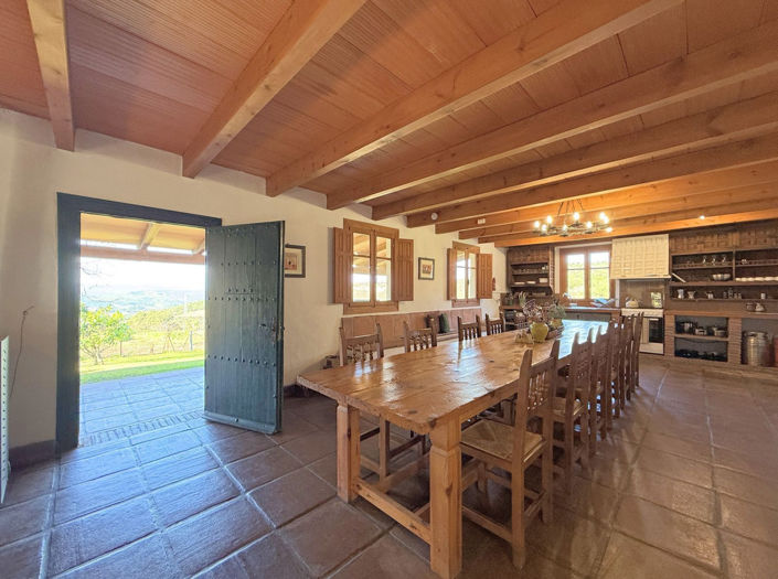 Image No.14-8 Bed Villa for sale
