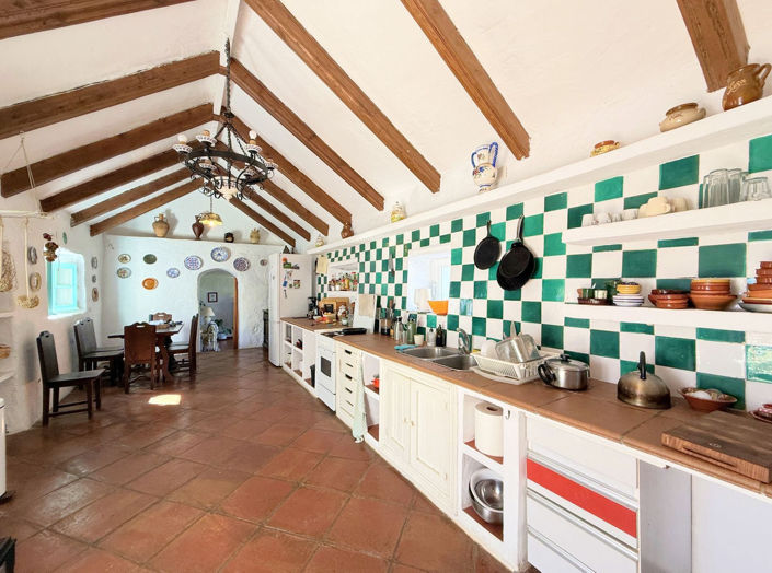 Image No.4-8 Bed Villa for sale