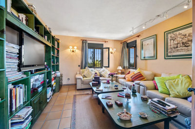 10-bb915d1cb19341576dcdc994b81ab9c5