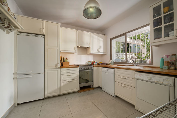 Image No.12-3 Bed Townhouse for sale