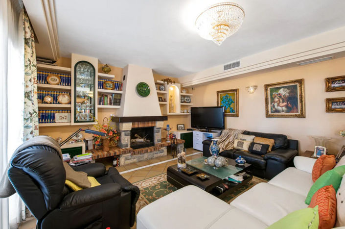 Image No.9-6 Bed Villa for sale