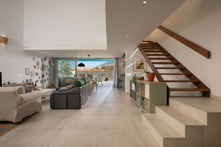 Image No.14-5 Bed Townhouse for sale