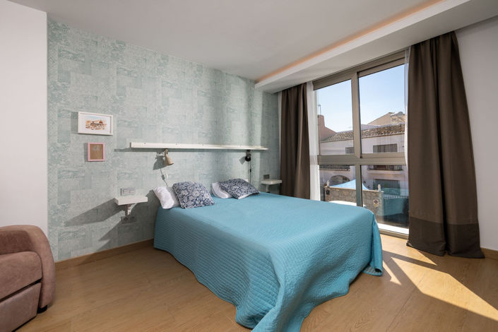 Image No.28-5 Bed Townhouse for sale