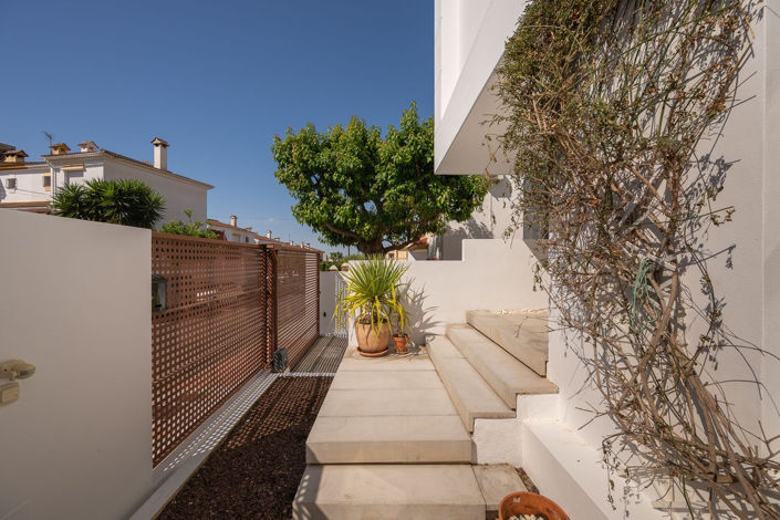 Image No.7-5 Bed Townhouse for sale