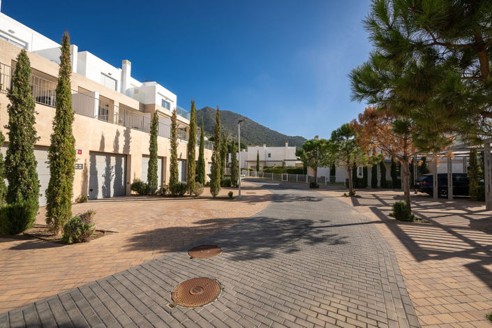 Image No.30-3 Bed Townhouse for sale