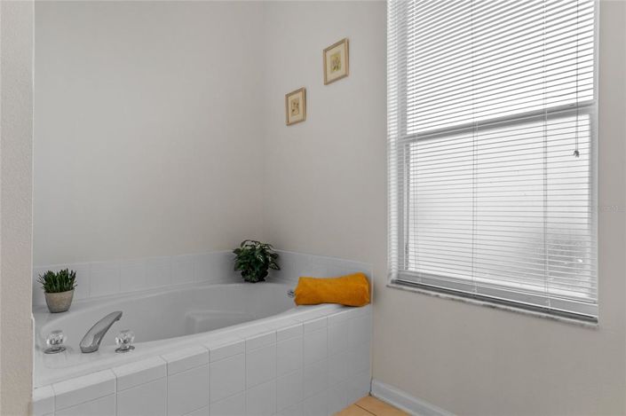 Image No.22-4 Bed Property for sale