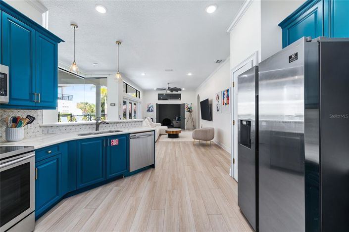 Image No.18-6 Bed Property for sale